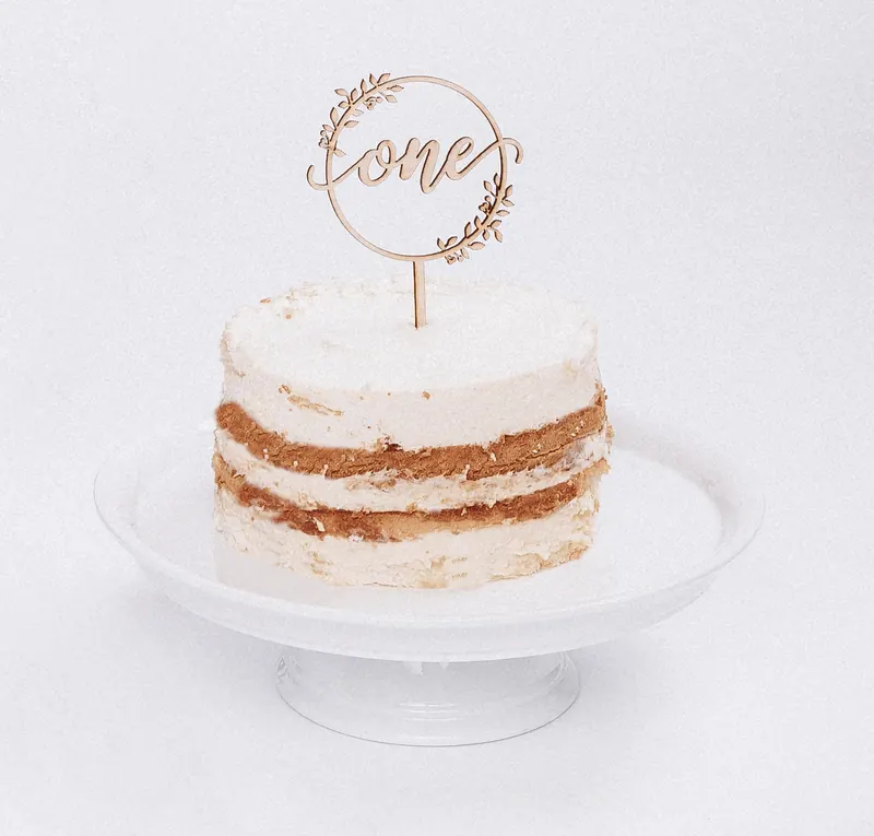 Naked Cake mit Topper „one“ für das Cake Smash Shooting